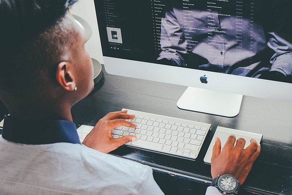 Freelance informatique : les clés pour réussir dans un marché en plein essor