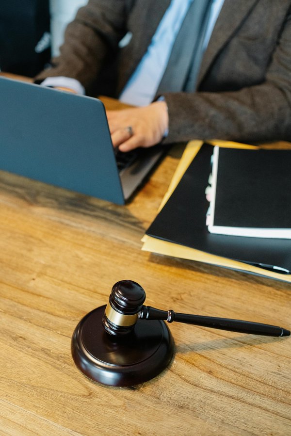 Votre avocat en procédure prud'hommes à Versailles : faites le bon choix